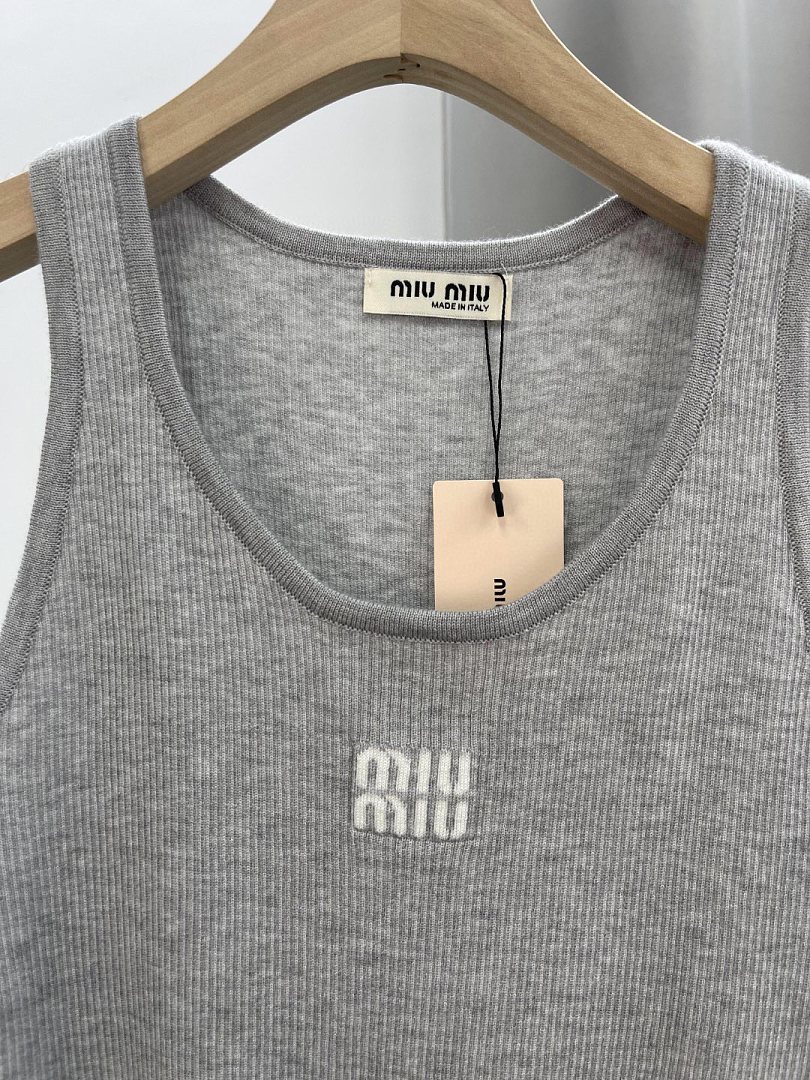 Miu Miu Ribbed Tank Top · P5R1 — תמונה 8