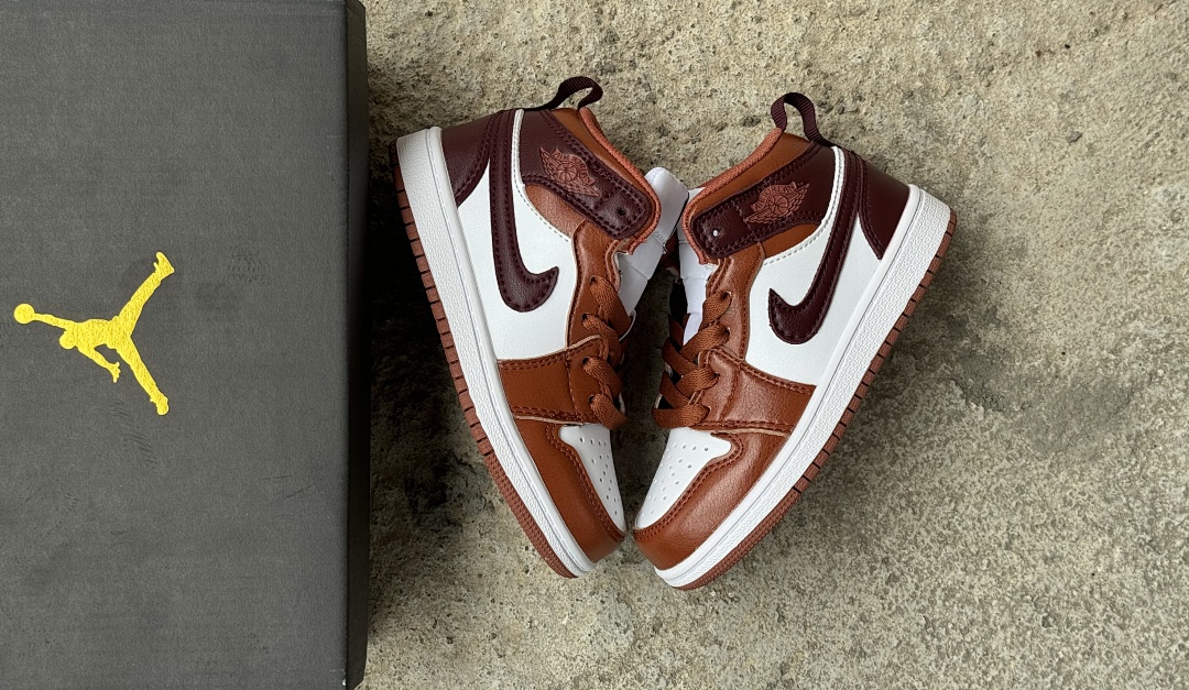 Air Jordan 1 Mid · RK02 — תמונה 4