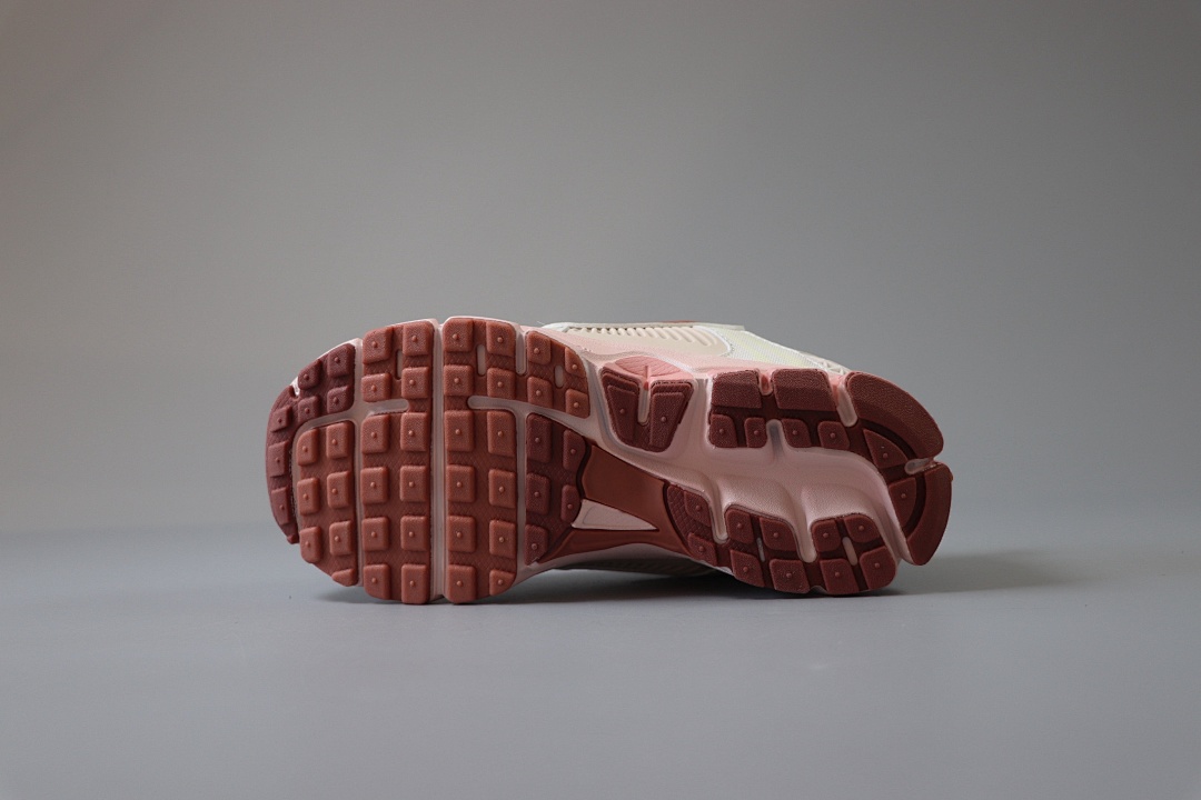 Nike Zoom Vomero 5 · LX04 — תמונה 5