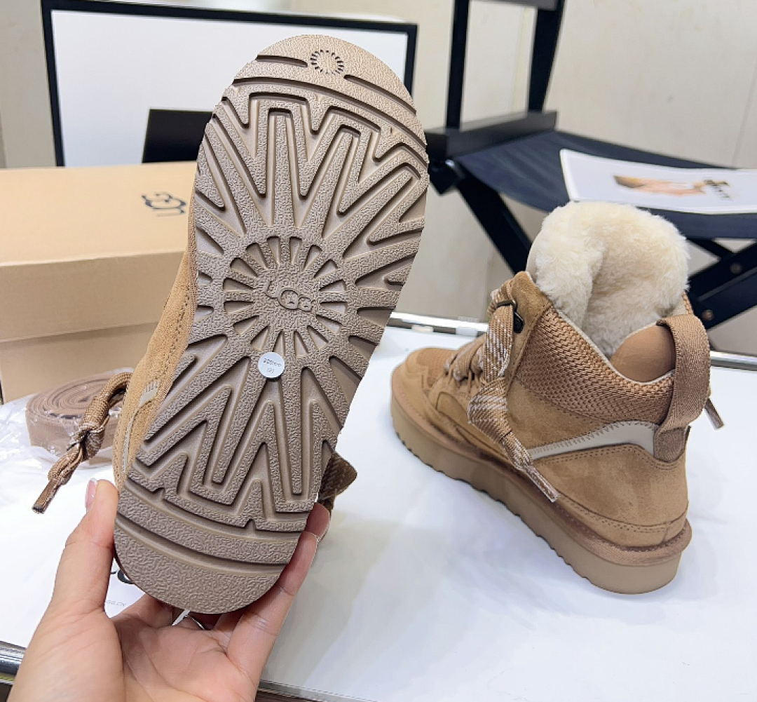 UGG — מגפיים · M8L6 — תמונה 4