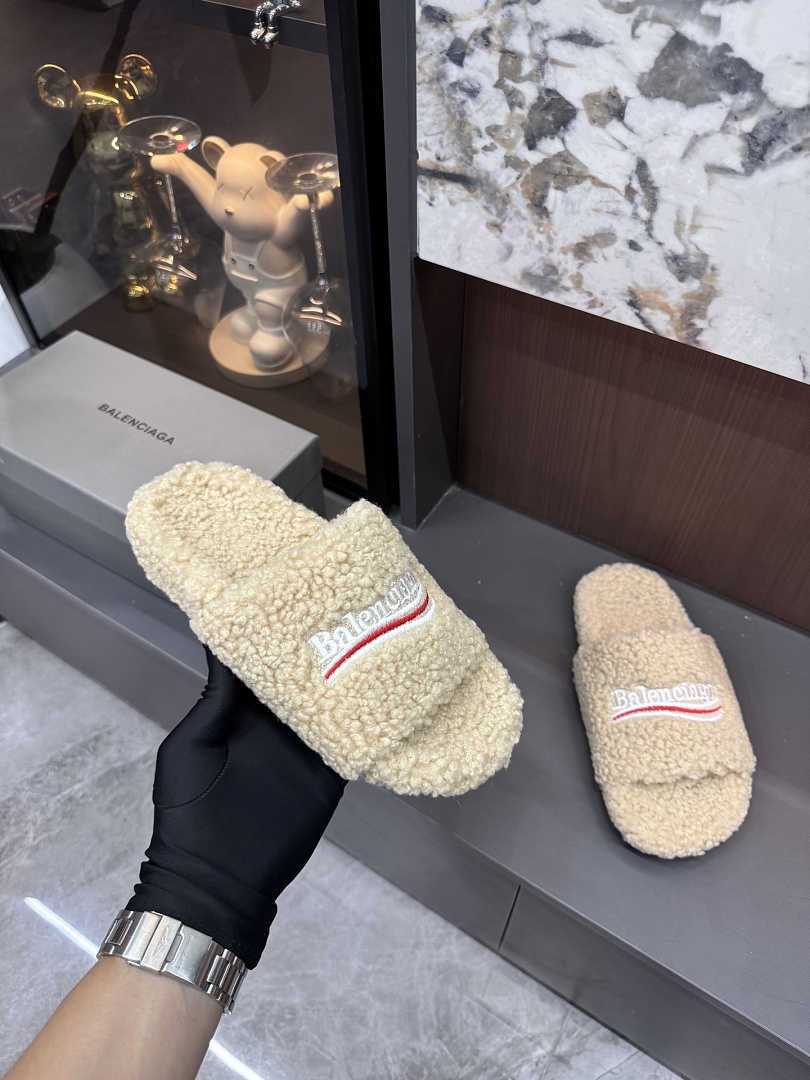Balenciaga Furry Slide · L36J — תמונה 9