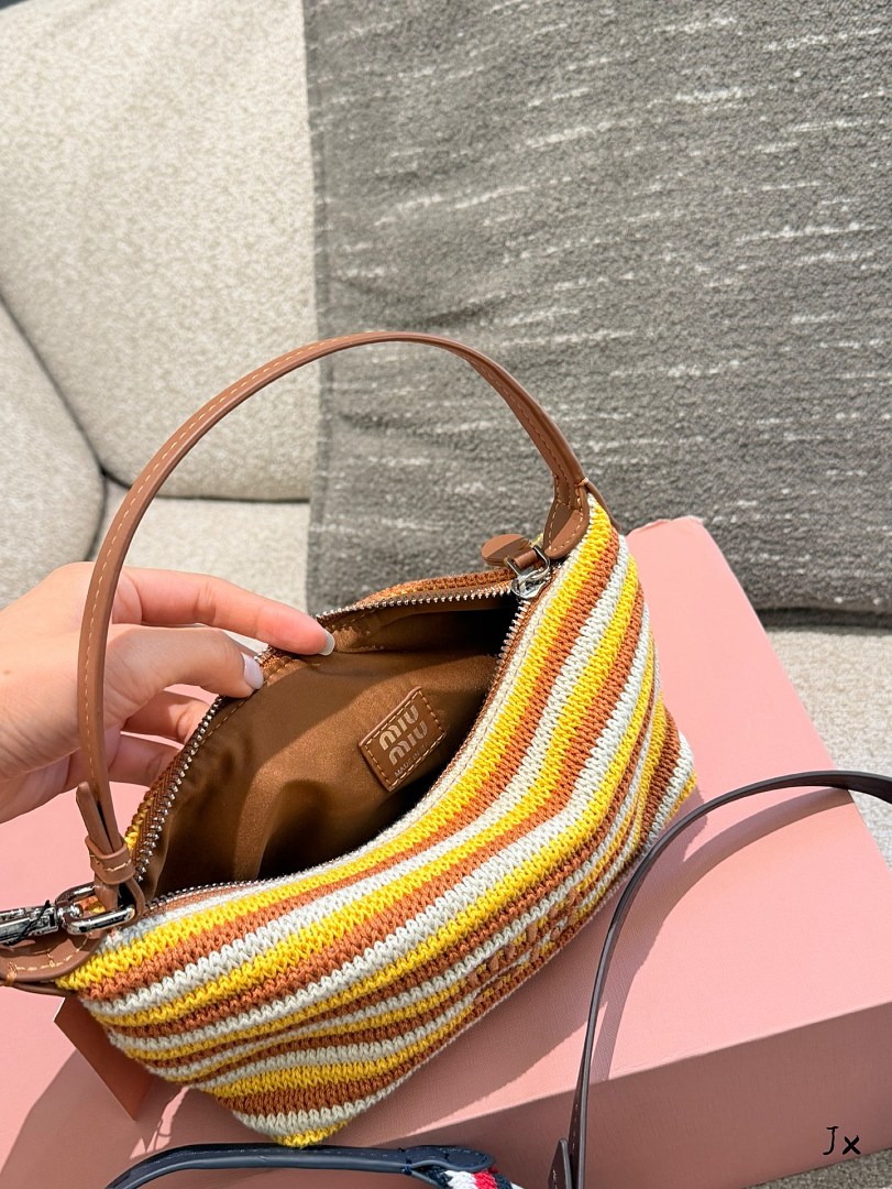 Miu Miu Spirit Crochet Pouch · S2J7 — תמונה 2