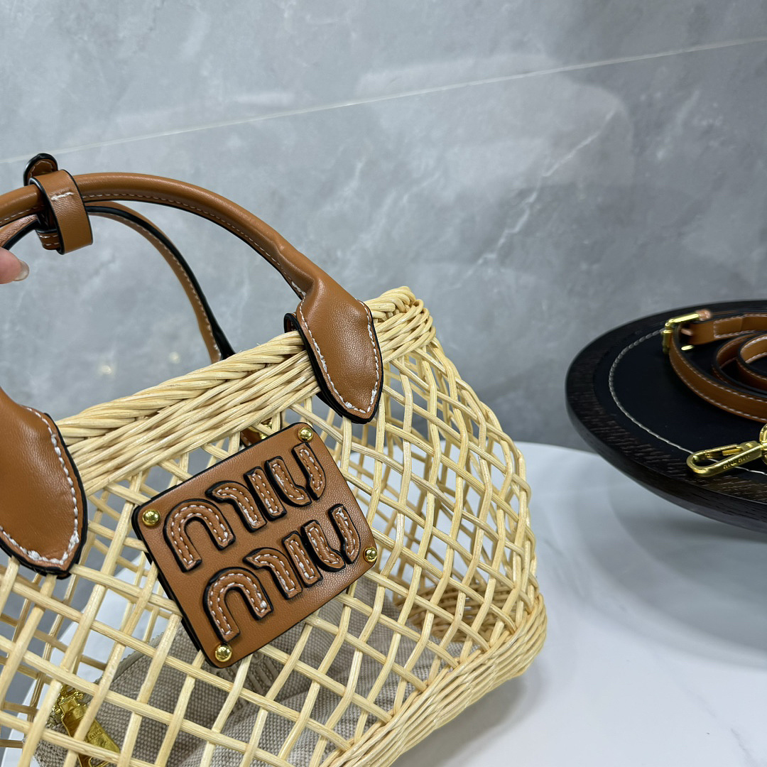 Miu Miu Rattan Top Handle Bag · JX89 — תמונה 6
