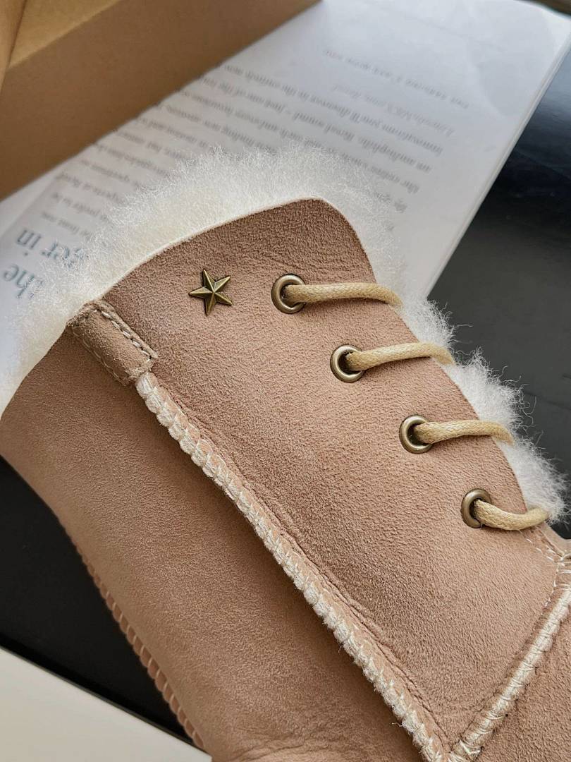 UGG — מגפיים · M7G6 — תמונה 8