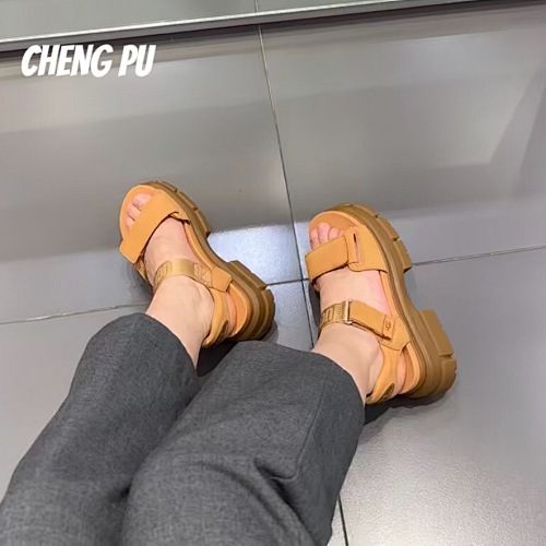 UGG Goldenglow · M6H1