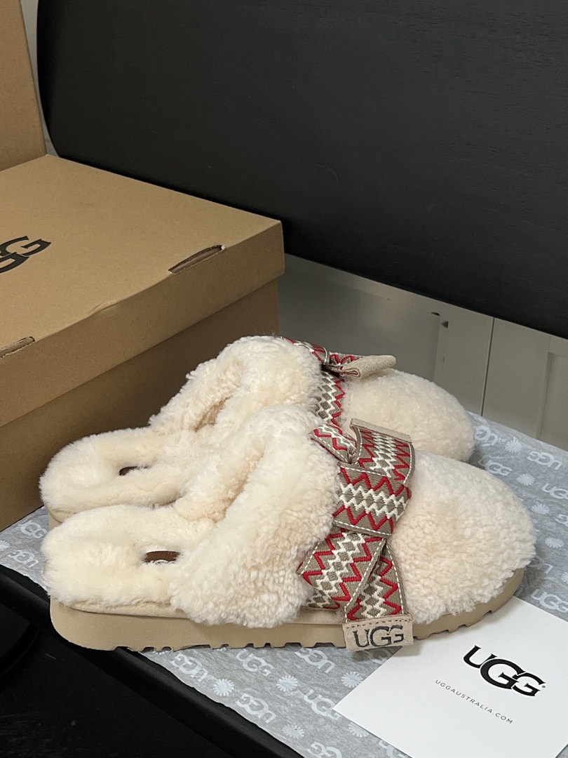 UGG — סנדלים וכפכפים · M60G — תמונה 4