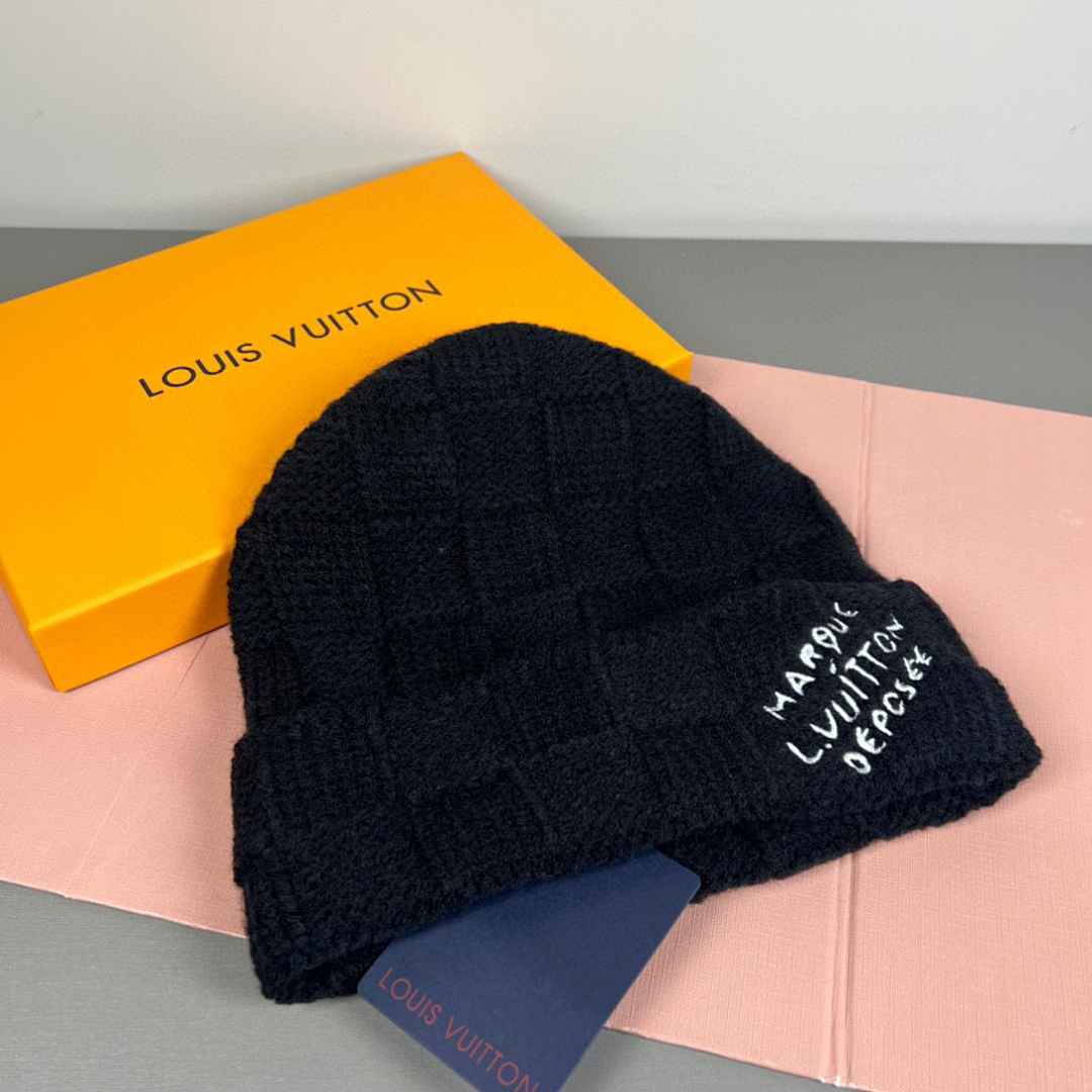 Louis Vuitton Damier Snug Beanie · JYE6 — תמונה 6