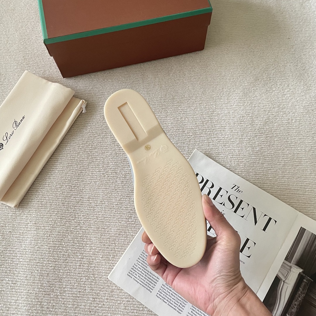 Loro Piana Summer Charm Walk · EFE2 — תמונה 3