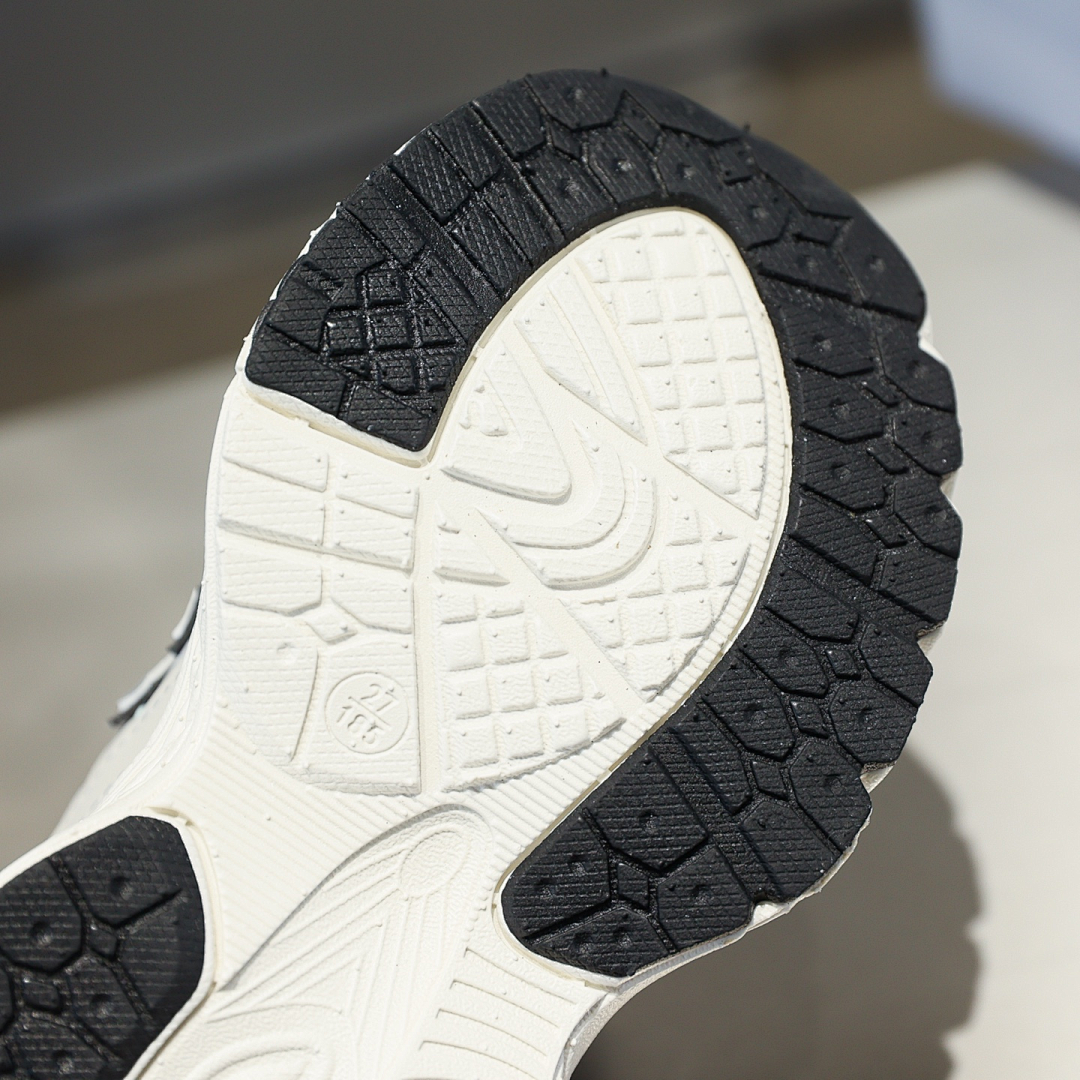 New Balance 2010 · NB2002 — תמונה 6