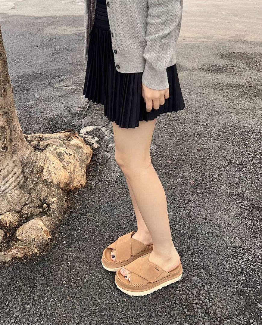 UGG Goldenstar Cross Slide · M6C3 — תמונה 5