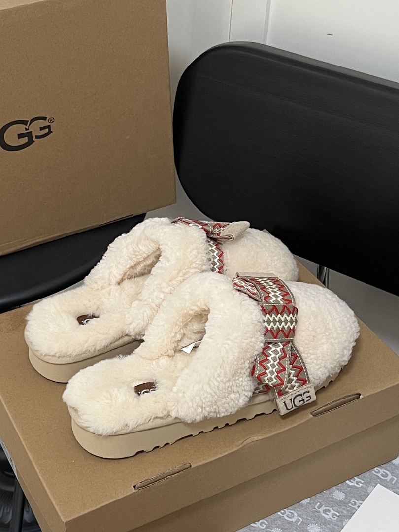 UGG — סנדלים וכפכפים · M60G — תמונה 6