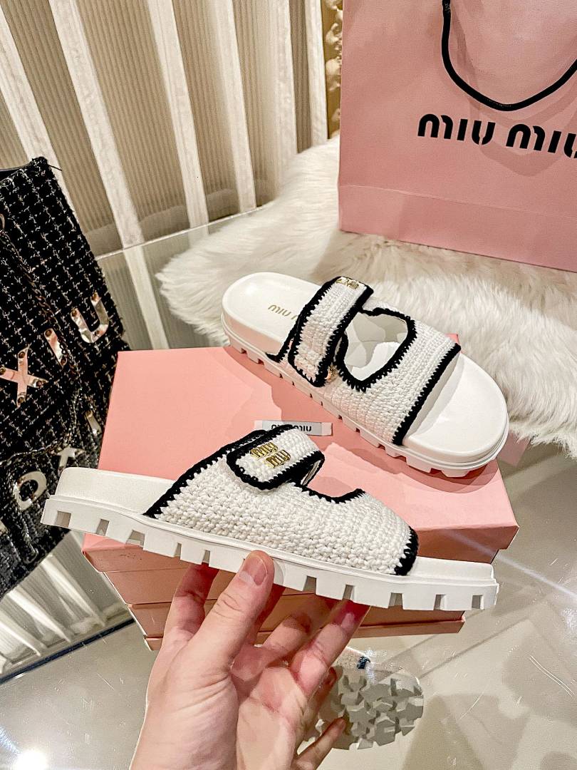 Miu Miu Crochet Slide Sandal · M803 — תמונה 10