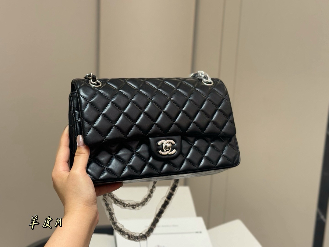 Chanel Classic 11.12 Flap Bag · HG63 — תמונה 10