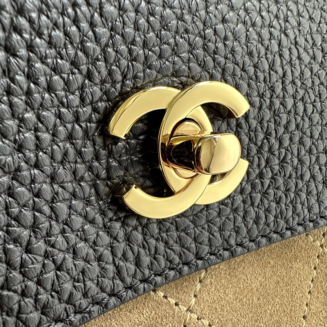 Chanel Shopping Bag · F10V — תמונה 9