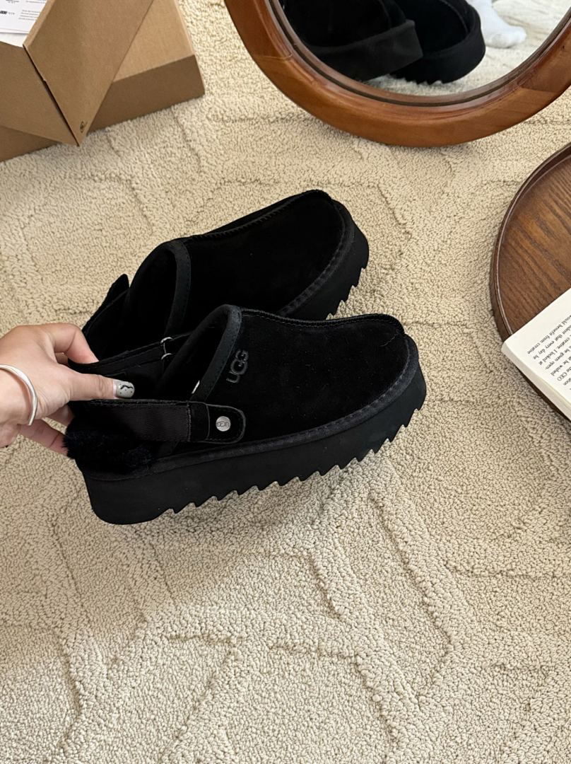 UGG Lanah Clog · JF08 — תמונה 11
