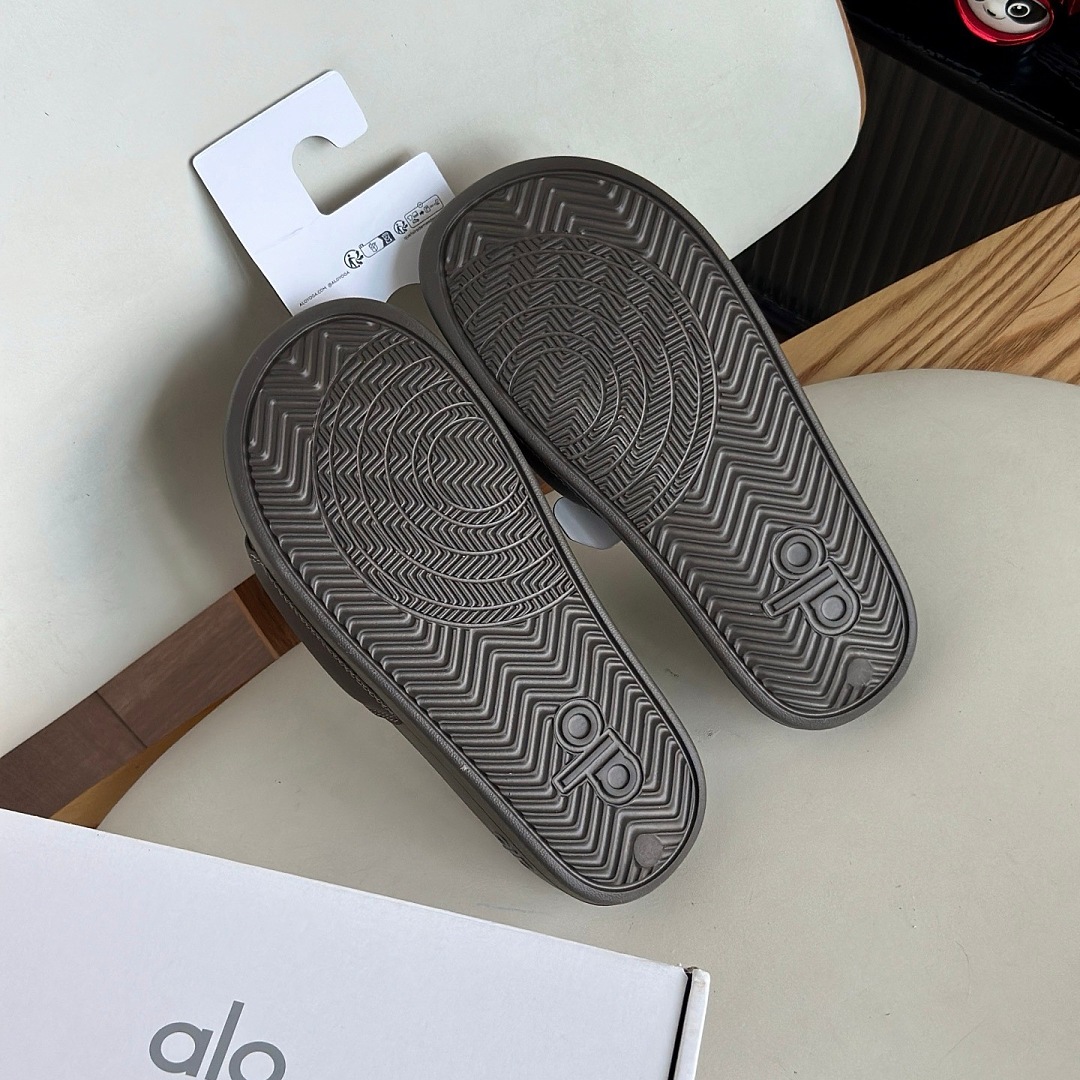Alo Yoga It Slide · LDK3 — תמונה 4