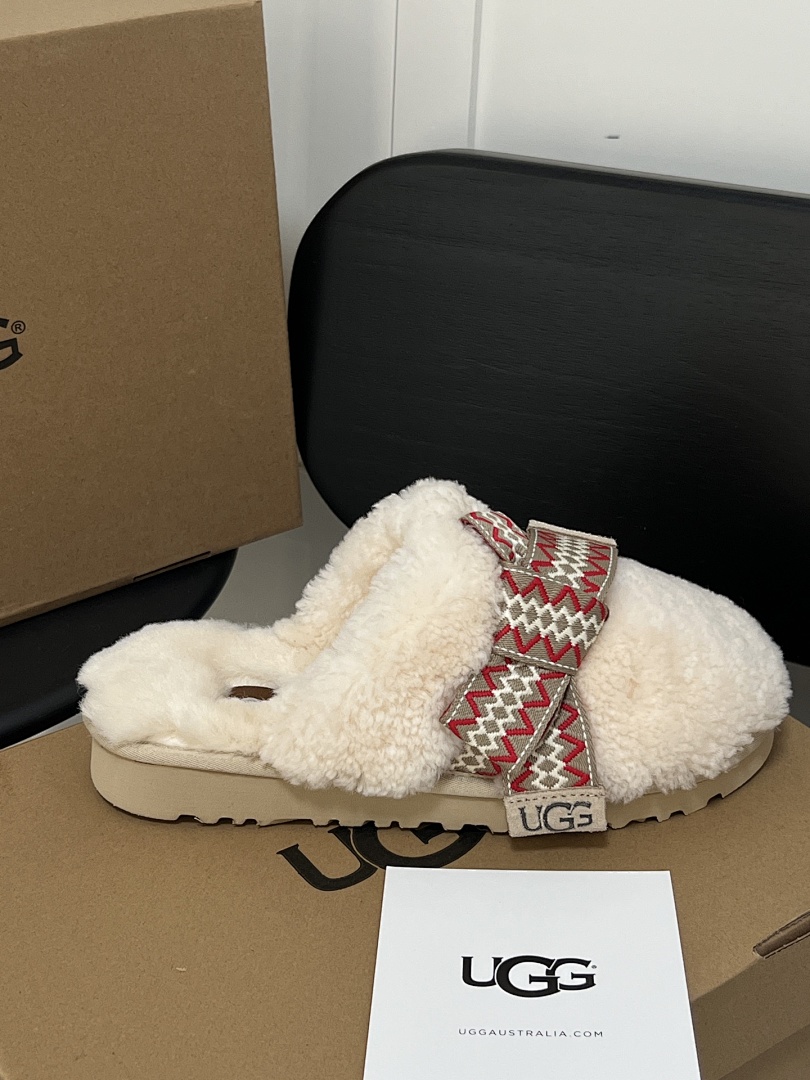 UGG — סנדלים וכפכפים · M60G — תמונה 7