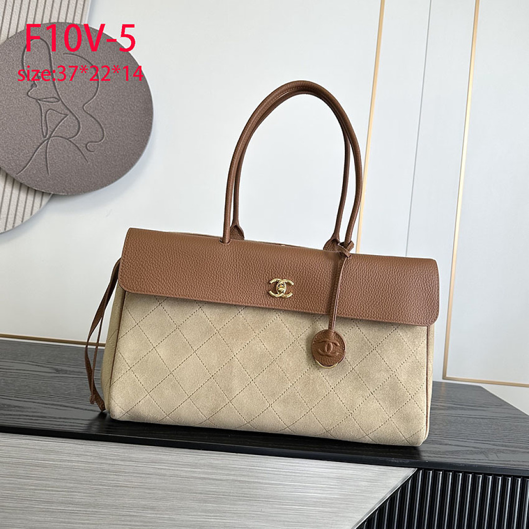 Chanel Shopping Bag · F10V
