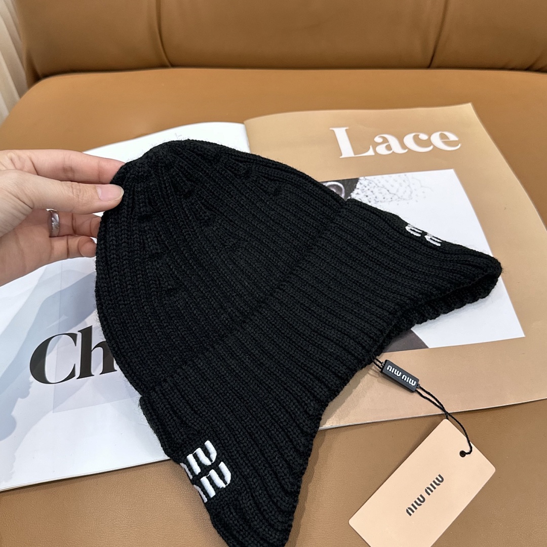 Miu Miu Wool And Cashmere Beanie · JSU8 — תמונה 17