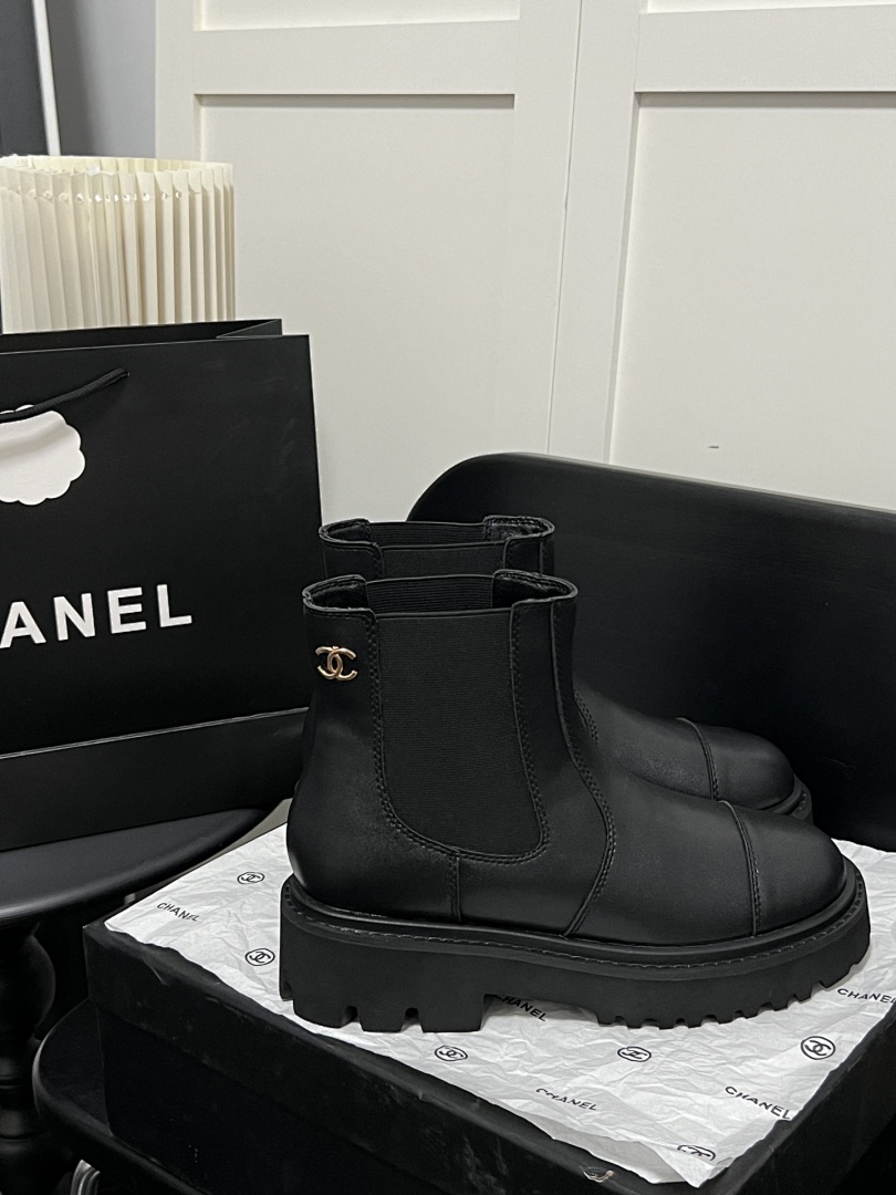 Chanel Cap Toe CC Short Boots · YC02 — תמונה 4