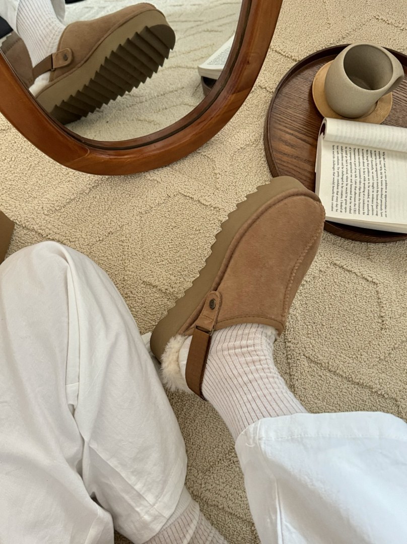 UGG Lanah Clog · JF08 — תמונה 3