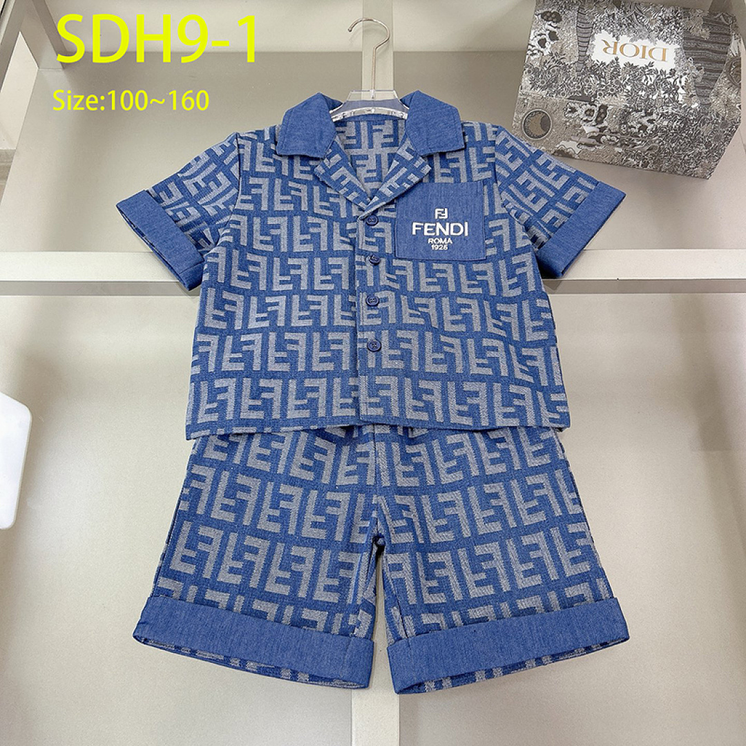 Fendi — חליפת חולצה ומכנסונים · SDH9
