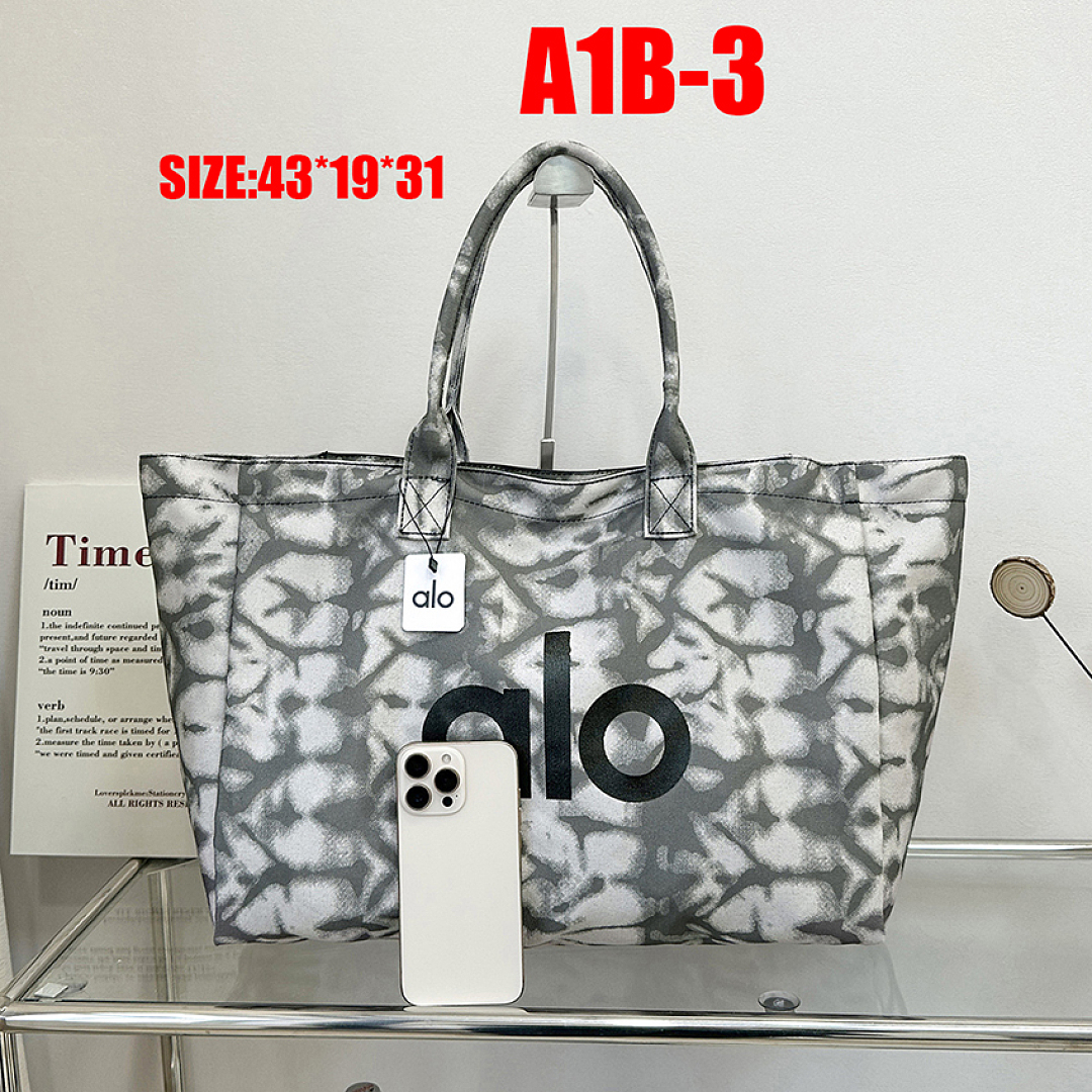 Alo Yoga Tie-Dye Shopper Tote · A1B — תמונה 9