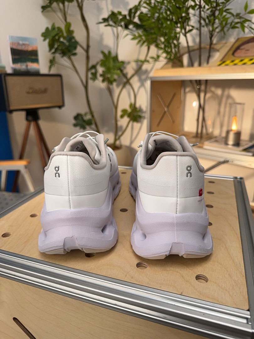 On Cloudtilt · Y181C — תמונה 5