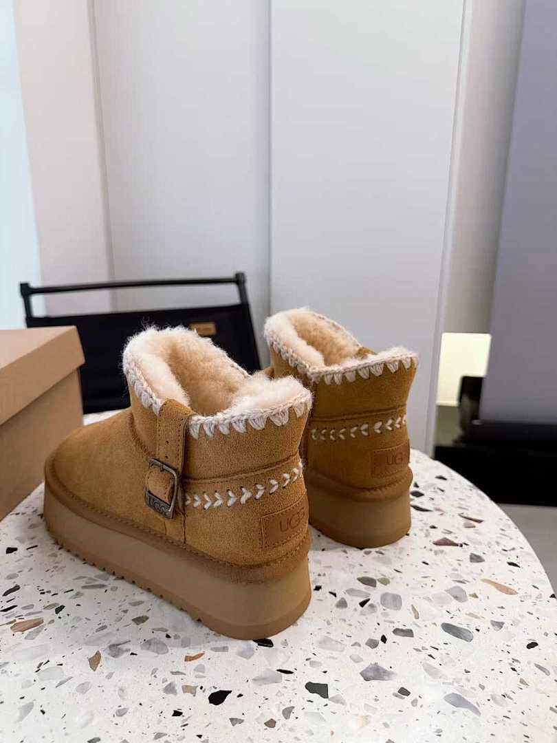 UGG Mini Swifty Buckle Platform · YG22 — תמונה 4