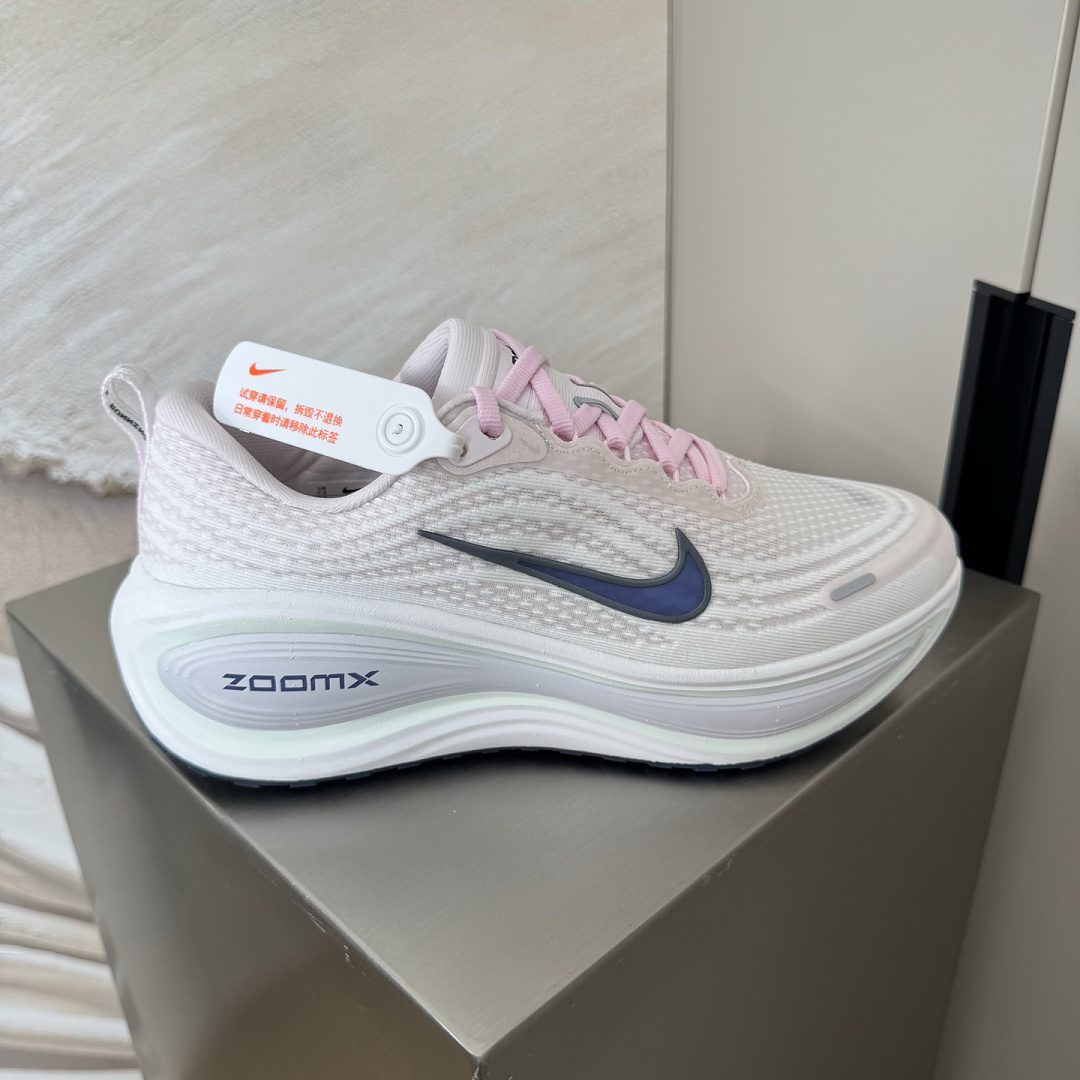 Nike Vomero Plus · YU85K — תמונה 20