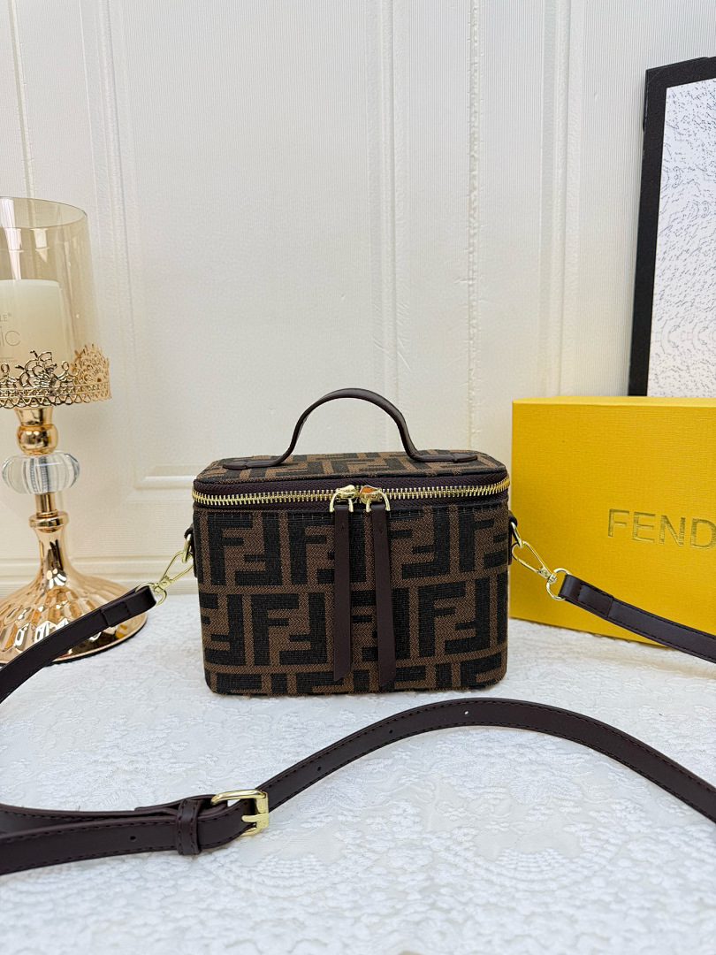 Fendi Vanity · 9E4P — תמונה 3