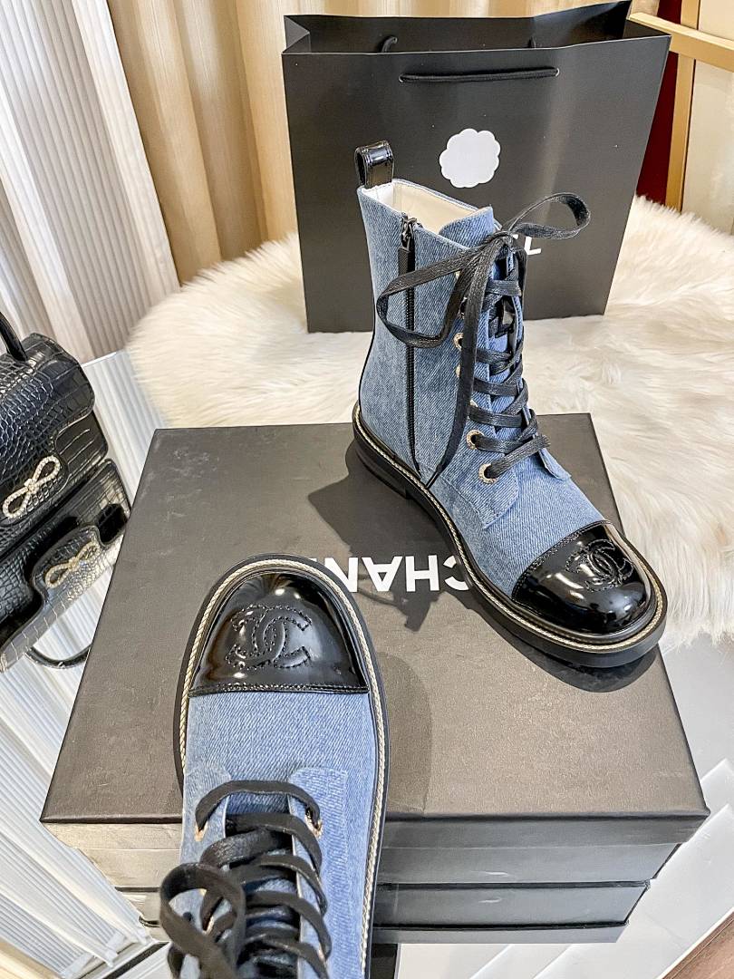 Chanel Quilted Lace Up Combat Boots · Y109C — תמונה 7