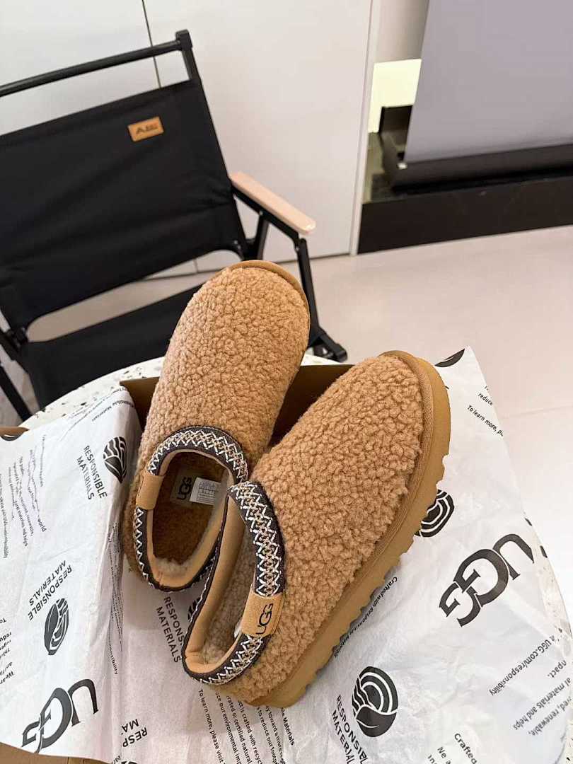 UGG Tasman Maxi Curly · Y012 — תמונה 5