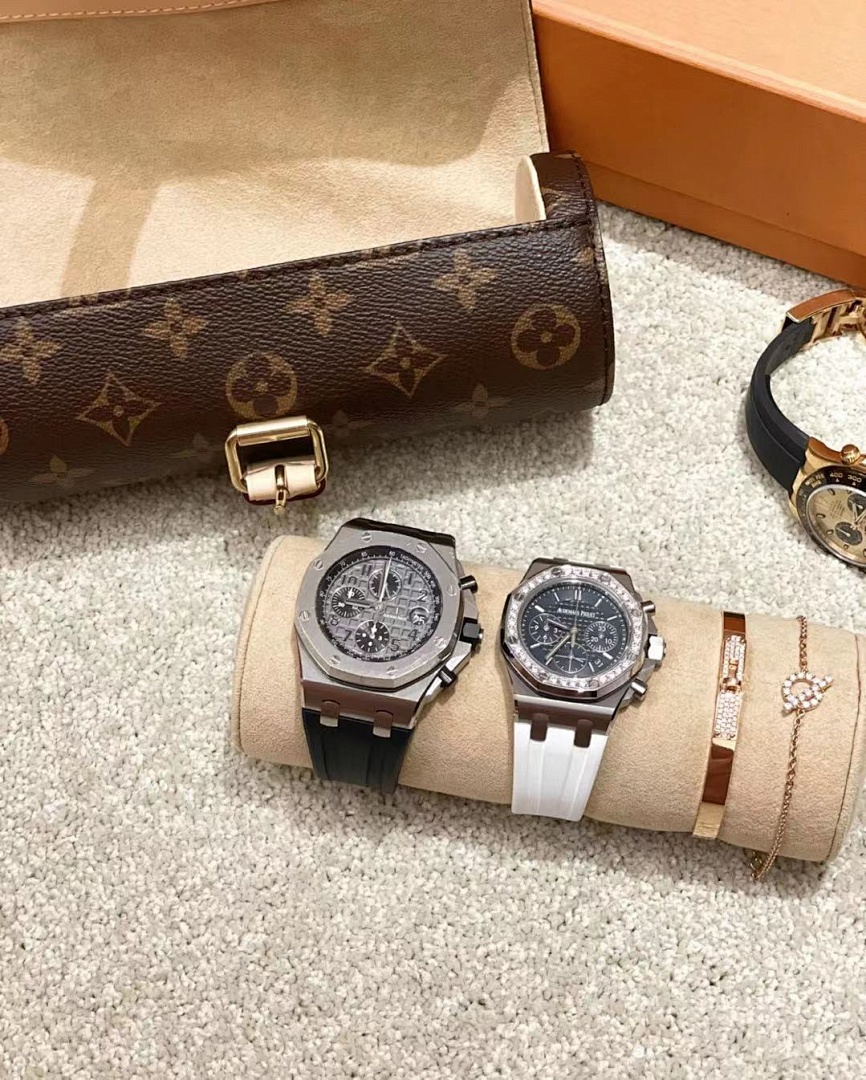 TRET LOUIS VUITTON watch box 49.9$