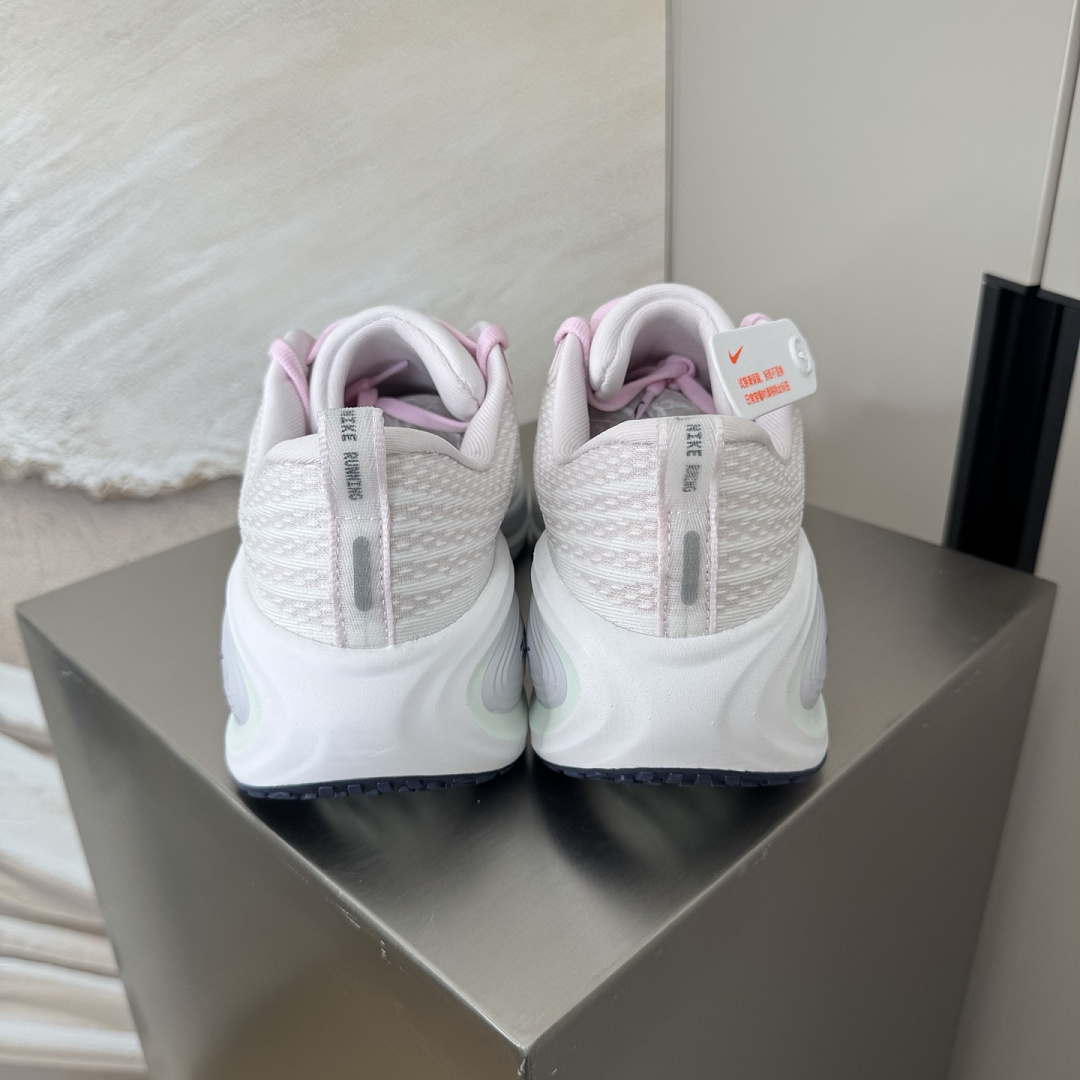 Nike Vomero Plus · YU85K — תמונה 23