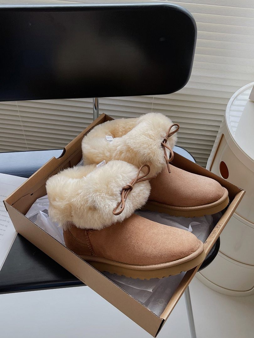 UGG — מגפיים · M7G6 — תמונה 9