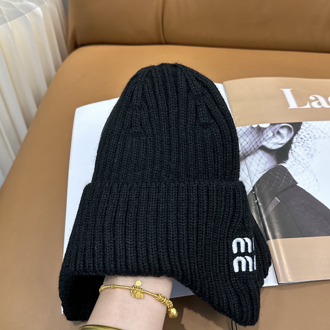 Miu Miu Wool And Cashmere Beanie · JSU8 — תמונה 23