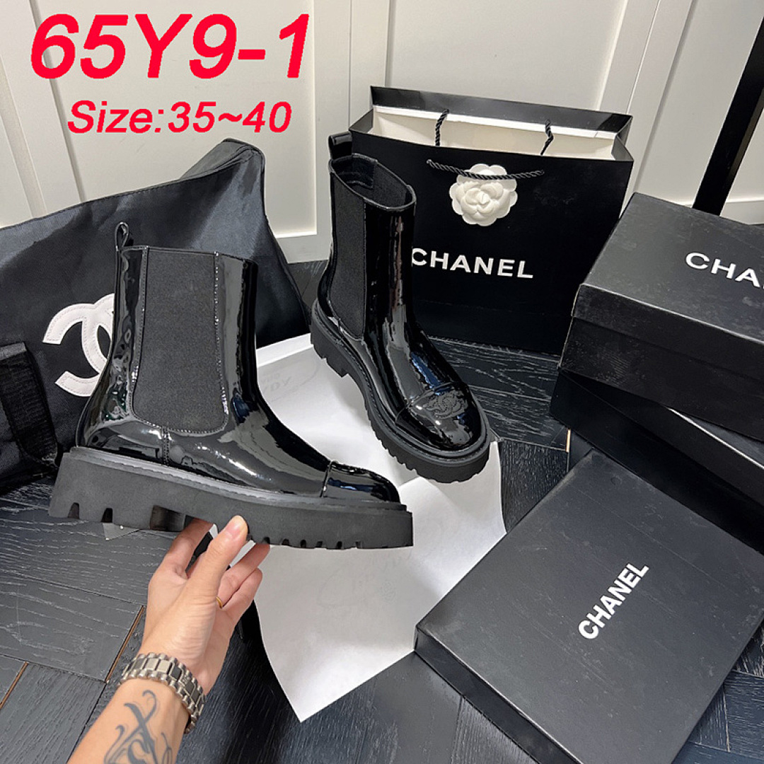 Chanel Interlocking CC Logo Chelsea Boots · 65Y9