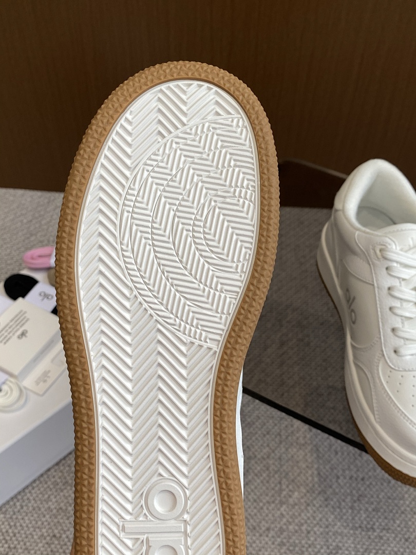 Alo Yoga Recovery Mode Sneaker · QWY — תמונה 8