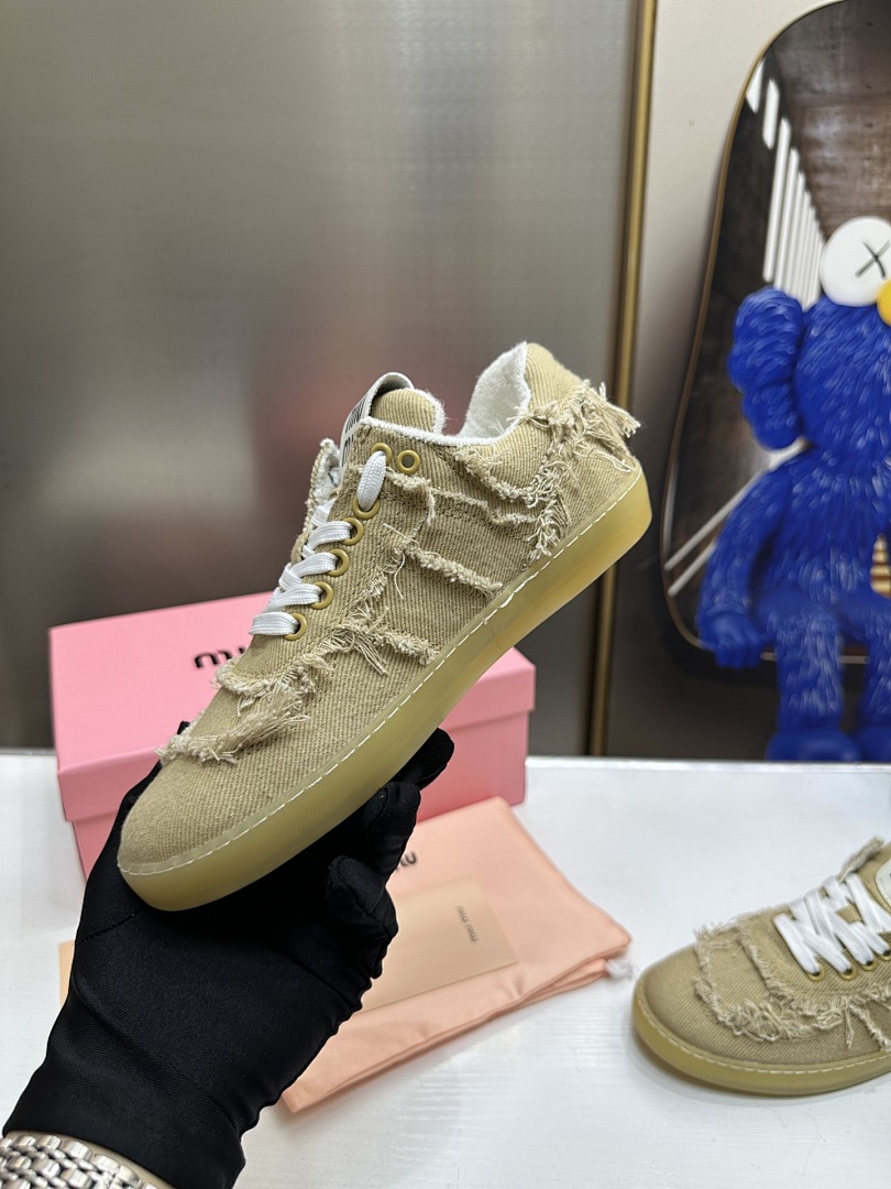 Miu Miu Canvas Sneakers · G65M — תמונה 5