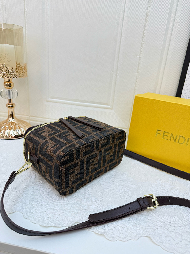 Fendi Vanity · 9E4P — תמונה 6