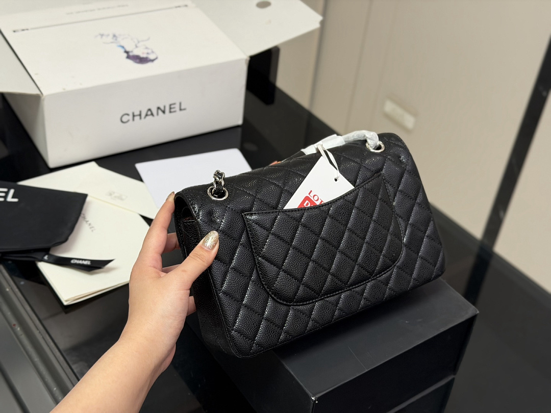 Chanel Classic 11.12 Flap Bag · HG63 — תמונה 12