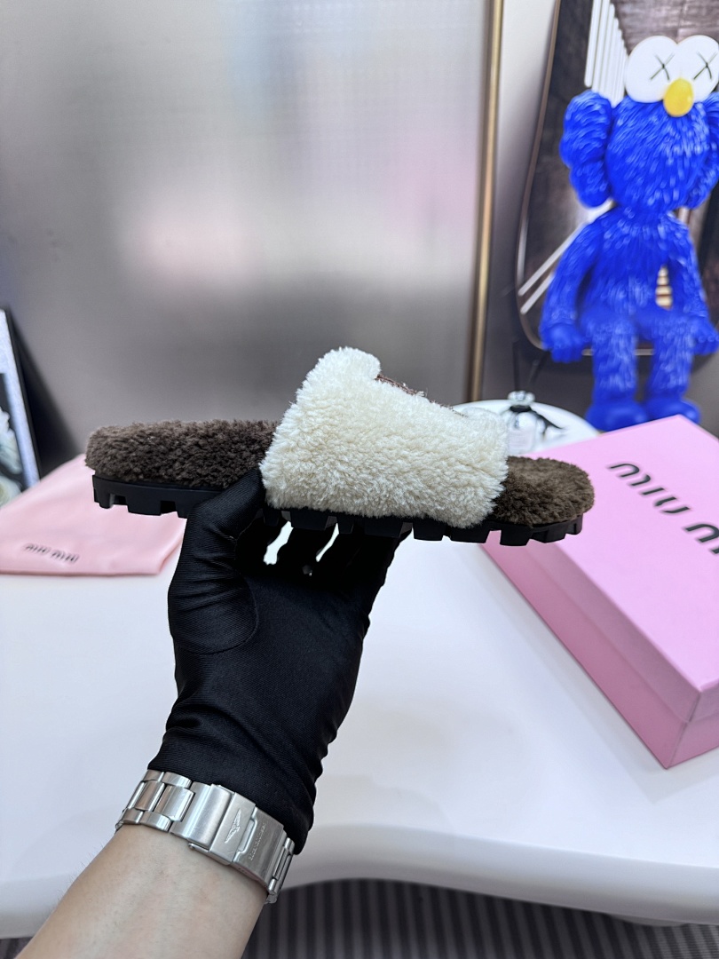 Miu Miu — כפכפים · U12M — תמונה 5