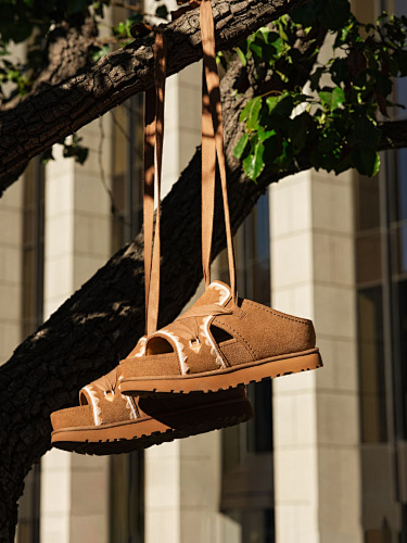 UGG Goldenstar Hi Artistitch · ZH668