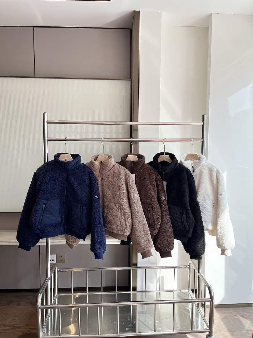 Alo Yoga Sherpa Edge Bomber · 5AT — תמונה 2