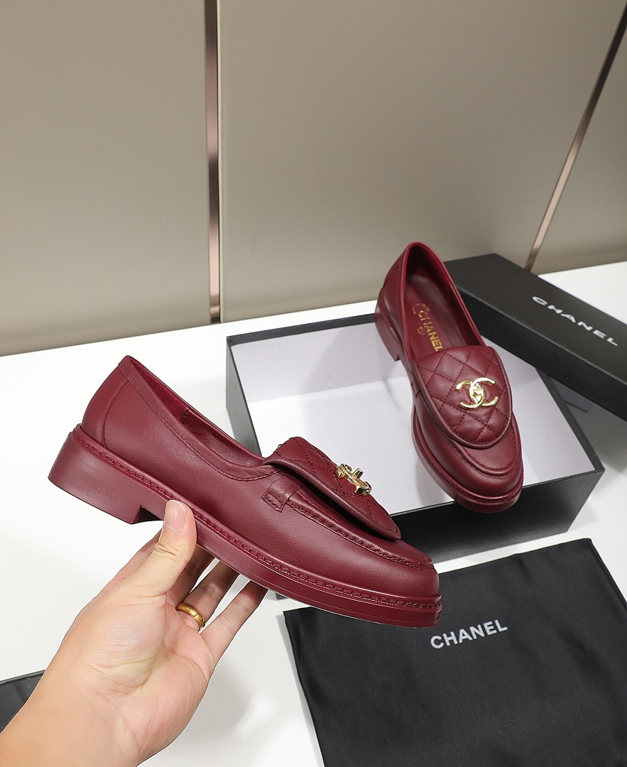 Chanel Quilted CC Turnlock Loafers · J5X9 — תמונה 18