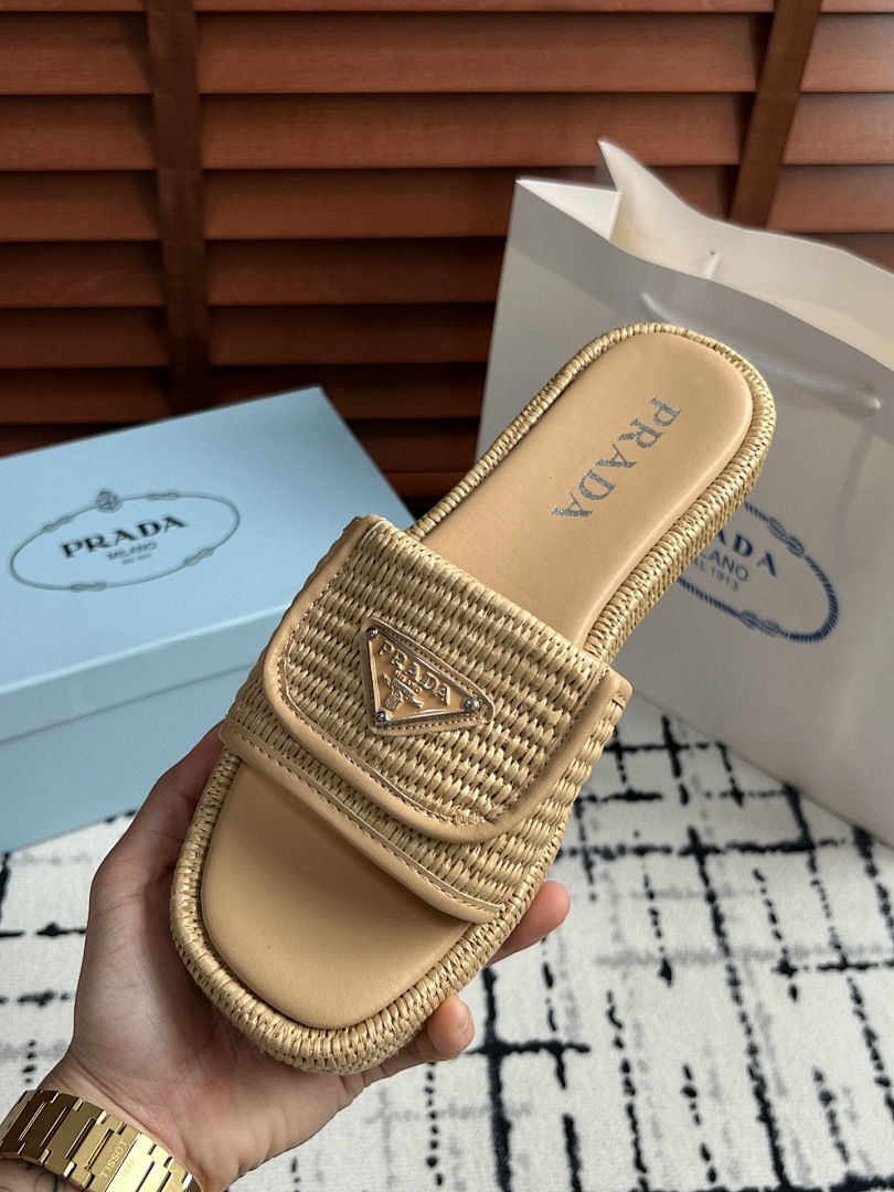 Prada Triangle Logo Slide Sandal · G18P — תמונה 5