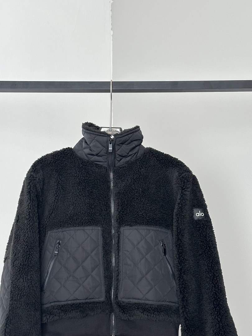 Alo Yoga Sherpa Edge Bomber · YA01 — תמונה 10
