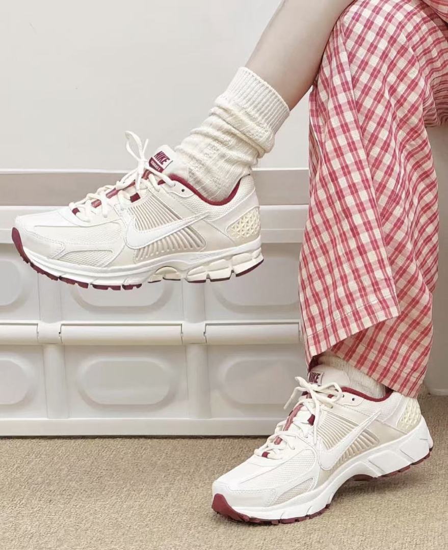 Nike Air Zoom Vomero 5 · E36J — תמונה 3