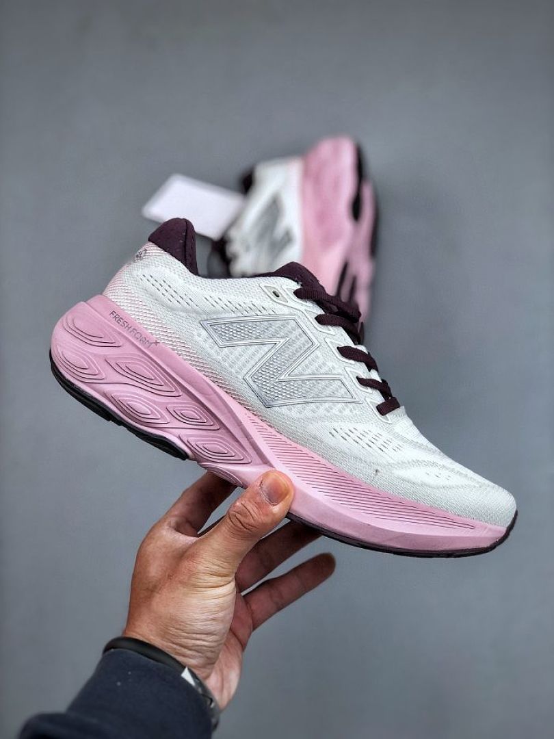 New Balance 880v15 · B800